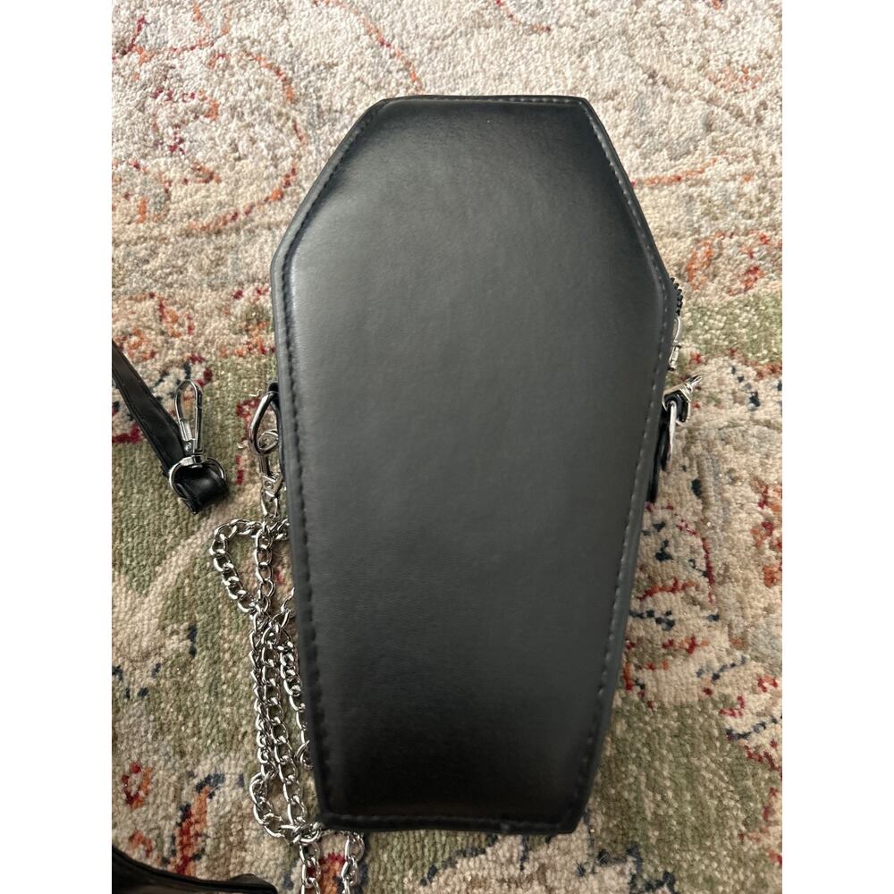 Goth Coffin Purse with a Chain shoulder strap and an addituo - Picture 3 of 4